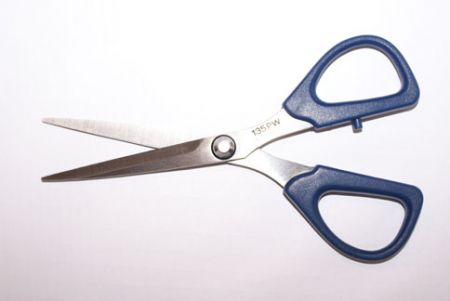 5 1/2" Clover Serrated Scissors